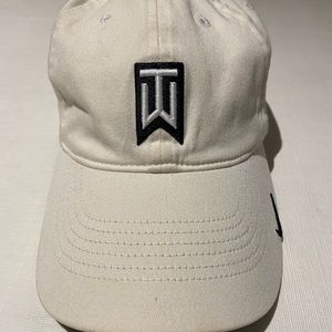 Nike Tiger Woods Golf Fitted Cap in White